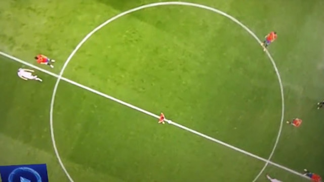 Vòng tròn giữa sân bóng đá để làm gì? Ý nghĩa