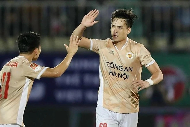 Bùi Hoàng Việt Anh với mức lương khủng tại CLB CAHN Bùi Hoàng Việt Anh với mức lương khủng tại CLB CAHN