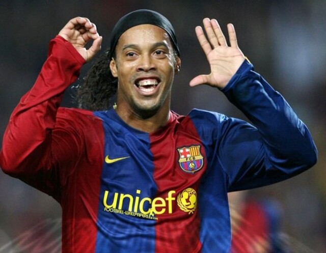 Cầu thủ ở Brazil - Ronaldinho được biết là một trong những cầu thủ có tài năng Cầu thủ ở Brazil - Ronaldinho được biết là một trong những cầu thủ có tài năng