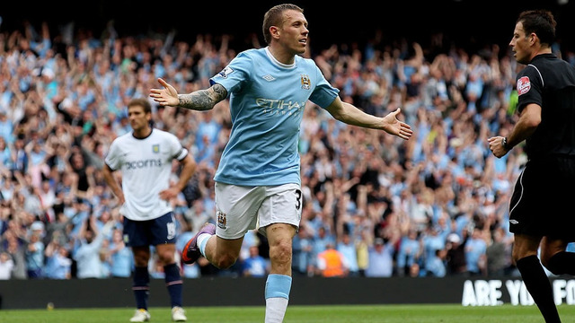 Craig Bellamy đã có cơ hội phô diễn kỹ năng của mình tại các câu lạc bộ hàng đầu Craig Bellamy đã có cơ hội phô diễn kỹ năng của mình tại các câu lạc bộ hàng đầu