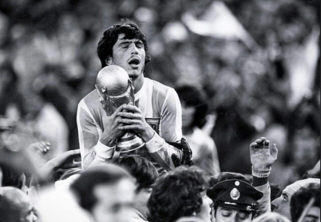 Daniel Passarella có mặt trong danh sách cầu thủ 2 lần giành chức vô địch World Cup Daniel Passarella có mặt trong danh sách cầu thủ 2 lần giành chức vô địch World Cup