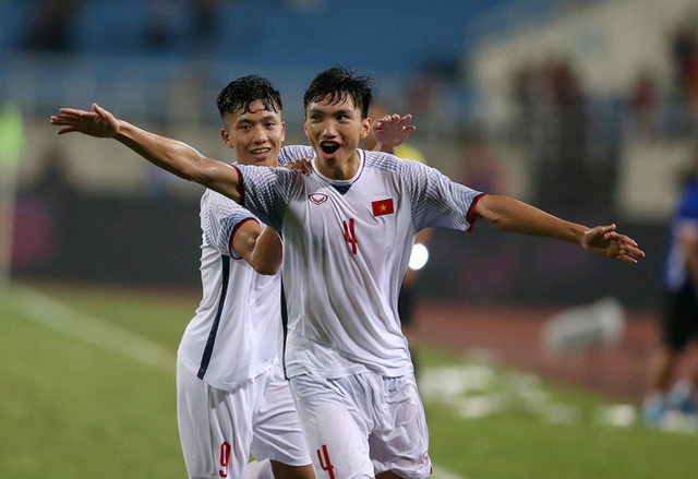 Đoàn Văn Hậu với mức lương 100 triệu đồng mỗi tháng Đoàn Văn Hậu với mức lương 100 triệu đồng mỗi tháng