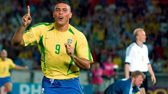 Ronaldo De Lima thi đấu trong màu áo đội tuyển quốc gia từ rất sớm Ronaldo De Lima thi đấu trong màu áo đội tuyển quốc gia từ rất sớm