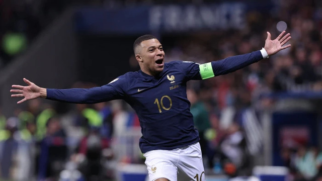 Siêu sao toàn cầu Kylian Mbappe là một trong những cầu thủ Pháp nổi tiếng nhất hiện nay Siêu sao toàn cầu Kylian Mbappe là một trong những cầu thủ Pháp nổi tiếng nhất hiện nay