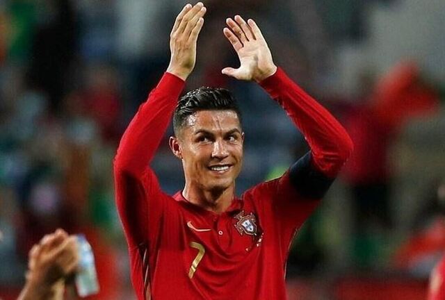 Cristiano Ronaldo là một trong những tiền đạo xuất sắc của đội tuyển Bồ Đào Nha Cristiano Ronaldo là một trong những tiền đạo xuất sắc của đội tuyển Bồ Đào Nha