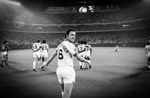 Franz Beckenbauer là cầu thủ nhận những quả bóng vàng thế giới nhiều nhất Franz Beckenbauer là cầu thủ nhận những quả bóng vàng thế giới nhiều nhất