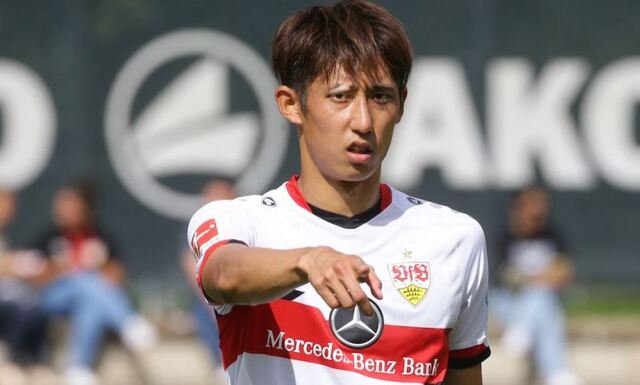 Ito đã thi đấu cho câu lạc bộ quê nhà Jubilo Iwata khi anh 19 tuổi Ito đã thi đấu cho câu lạc bộ quê nhà Jubilo Iwata khi anh 19 tuổi