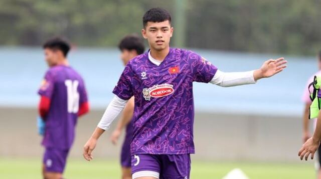 Lê Nguyên Hoàng là cầu thủ bóng đá hiện đang khoác áo U23 Việt Nam ở vị trí trung vệ Lê Nguyên Hoàng là cầu thủ bóng đá hiện đang khoác áo U23 Việt Nam ở vị trí trung vệ