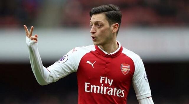 Mặc dù chơi giỏi nhưng không phải mọi thứ đến với cầu thủ Ozil lúc nào cũng màu hồng Mặc dù chơi giỏi nhưng không phải mọi thứ đến với cầu thủ Ozil lúc nào cũng màu hồng