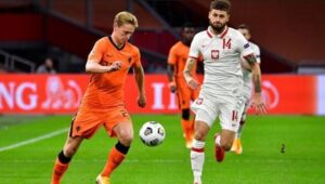 Nghiên cứu cầu thủ và đội hình đội bóng tham gia thi đấu