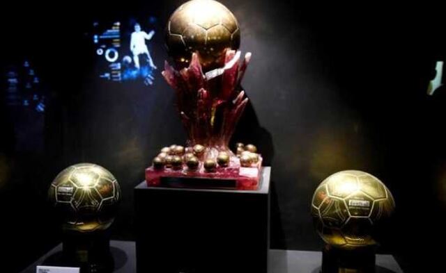 Quả bóng vàng là một giải thưởng được trao trong lĩnh vực bóng đá Quả bóng vàng là một giải thưởng được trao trong lĩnh vực bóng đá