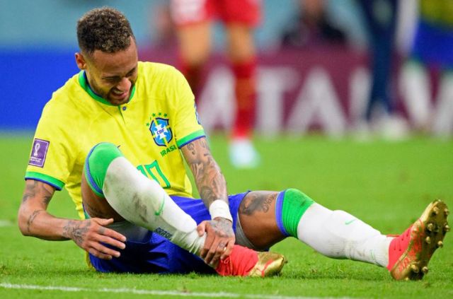 Một trong các lý do khiến Neymar không có quả bóng vàng là có quá nhiều chấn thương Một trong các lý do khiến Neymar không có quả bóng vàng là có quá nhiều chấn thương