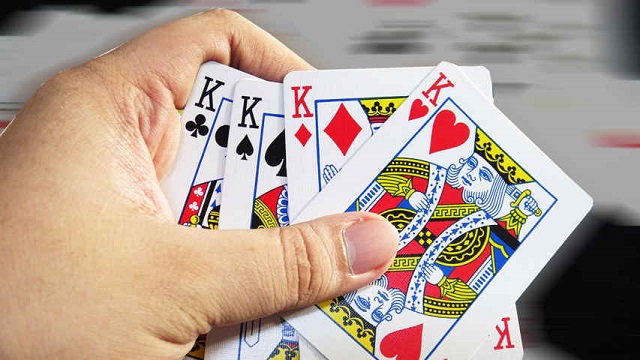 Học ngay kỹ thuật xóc bài khi chơi Học ngay kỹ thuật xóc bài khi chơi