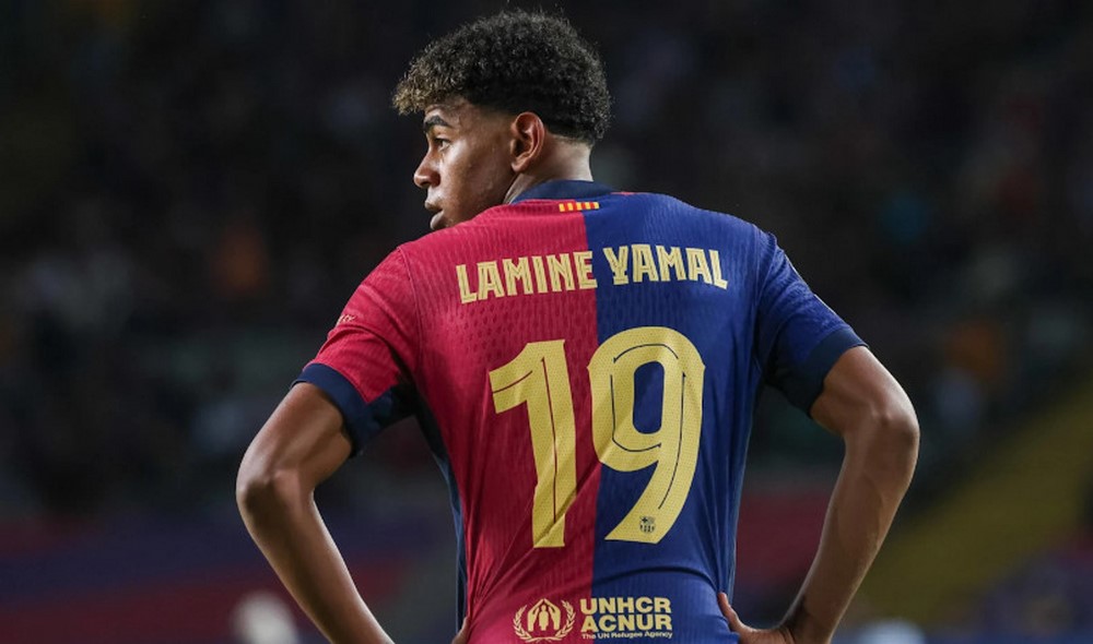 Lamine Yamal hiện mang áo số 19 tại câu lạc bộ Barcelona