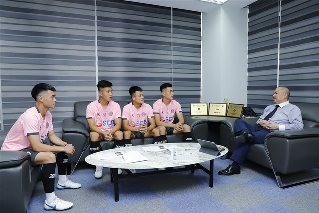 4 cầu thủ Việt Nam sang Nhật là ai?  4 cầu thủ Việt Nam sang Nhật là ai?